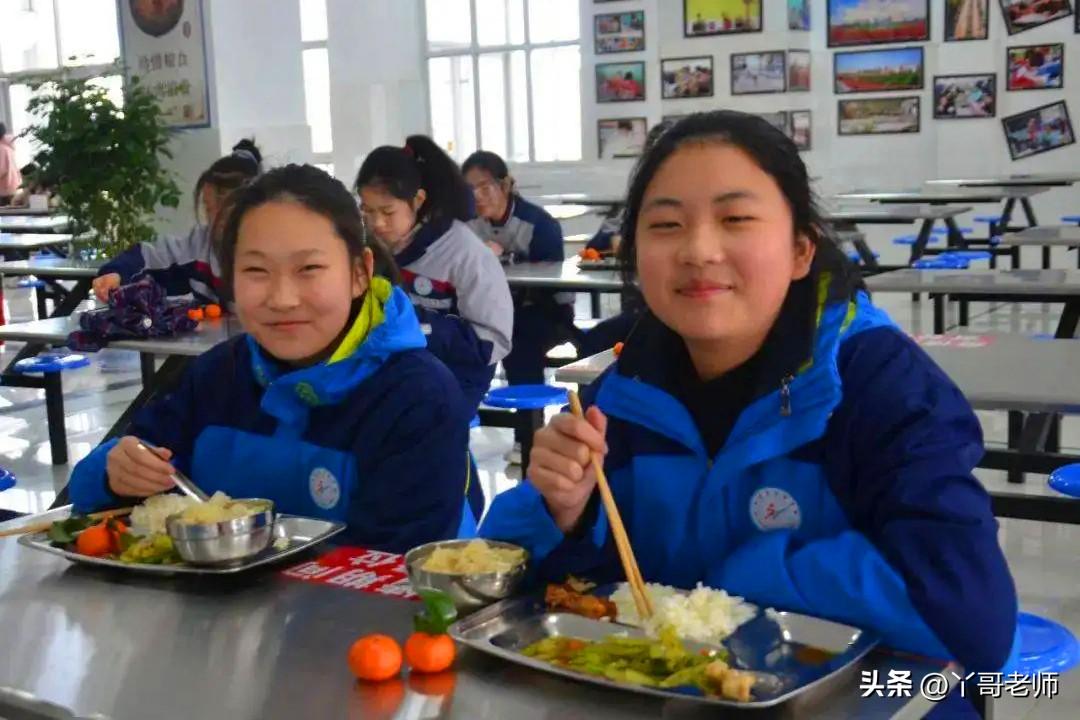 重庆学校食堂承包（重庆丰都中学的食堂成了个人）