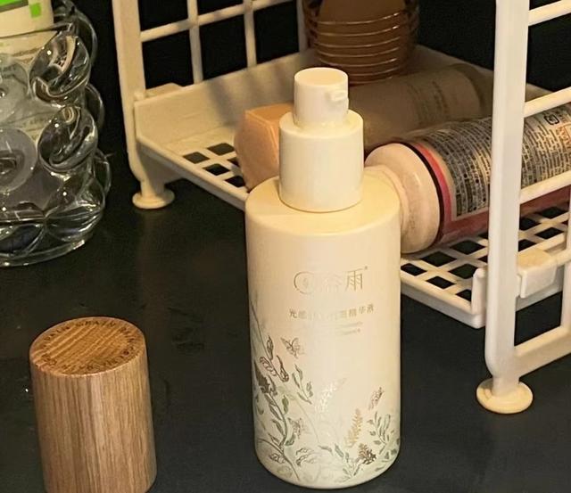 价值高的十大美白精华液，从不同思路改善皮肤暗沉问题