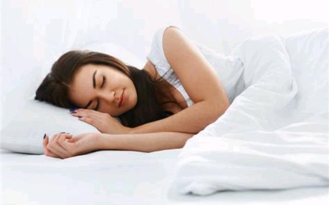 快速入睡的办法，能快速入睡的方法（英国医生分享了三个助眠技巧）