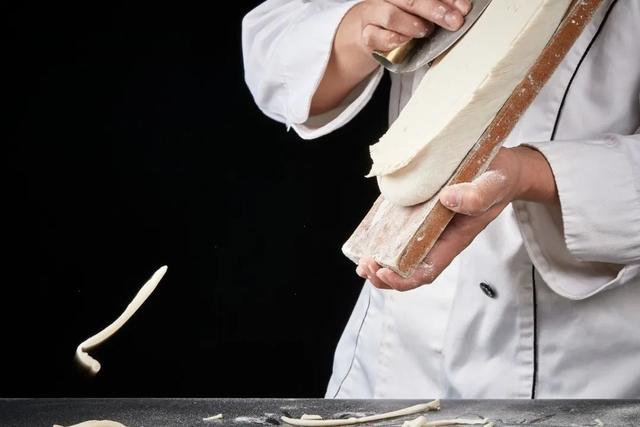 正宗山西刀削面,山西正宗刀削面做法(山西刀削面c位出圈)