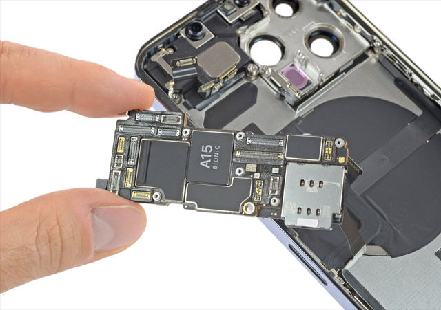 苹果手机卡了怎么办，苹果手机不读卡是怎么回事（iPhone越用越卡顿）