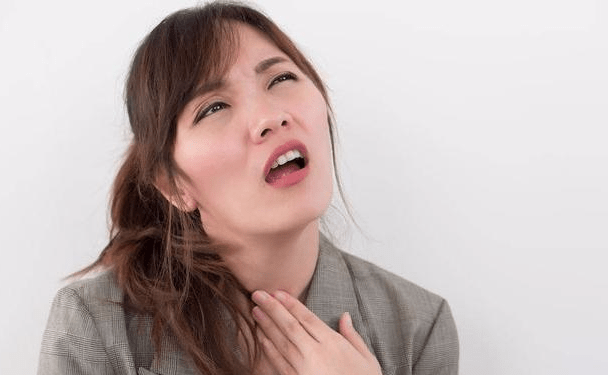 小姑娘20来岁,爱生气,用我的话讲就是气性大,嗓子异物感明显,尤其每次