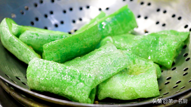 炖排骨汤的做法，清炖排骨汤的做法（放料越多越难吃）