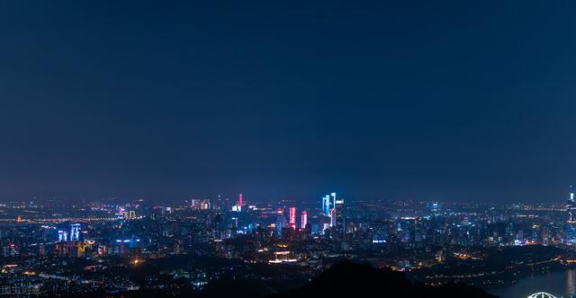 南京晚上哪里好玩的景点，上海旅游景点哪里好玩（共赴2022南京中秋佳节）