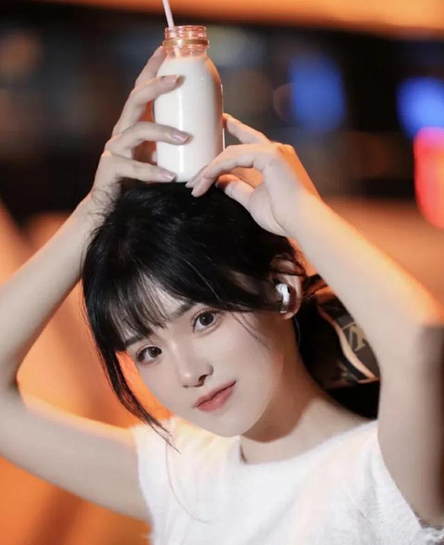 夸女生一长串的话，夸女生的一段话（和女生聊天有什么技巧）