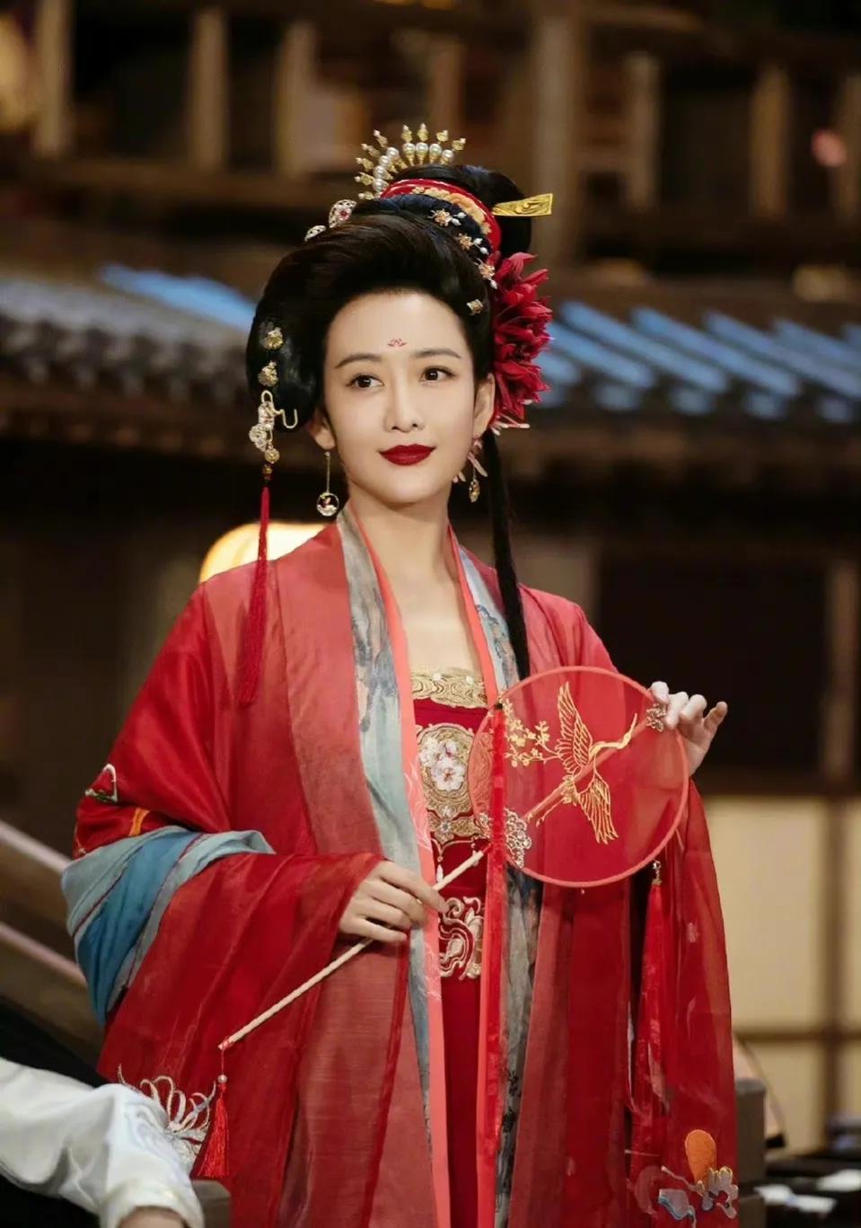 古装剧中的名伎花魁:阿箬变身名伎太惊艳,师小小比女主还亮眼