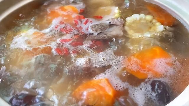 怎样把板栗从树上取下来—怎样得到好的板栗，板栗怎么取出来（板栗快速去壳的小妙招）