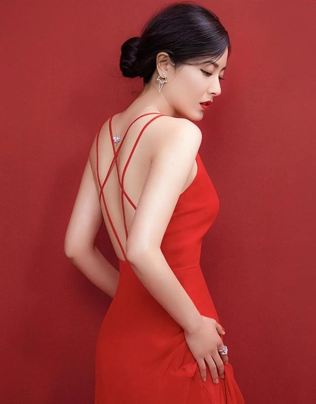 影视演员闫妮个人简历，余男：我们的四十岁不是豆腐渣