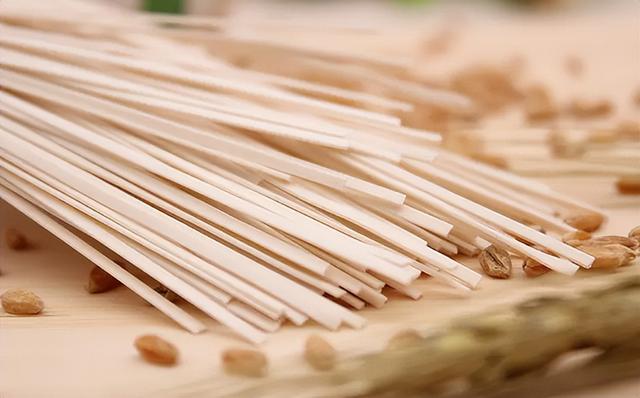 面条煮多久能熟，鲜面条需要煮多长时间（一般挂面煮多久就煮熟了）