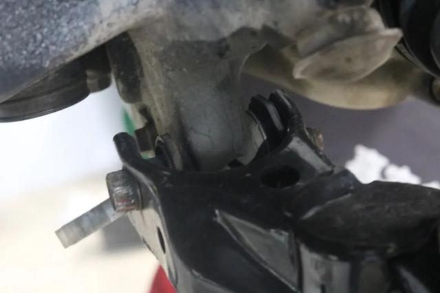 油压减震器，减震器原理图（搞来一辆“破烂不堪”的04年LC100）