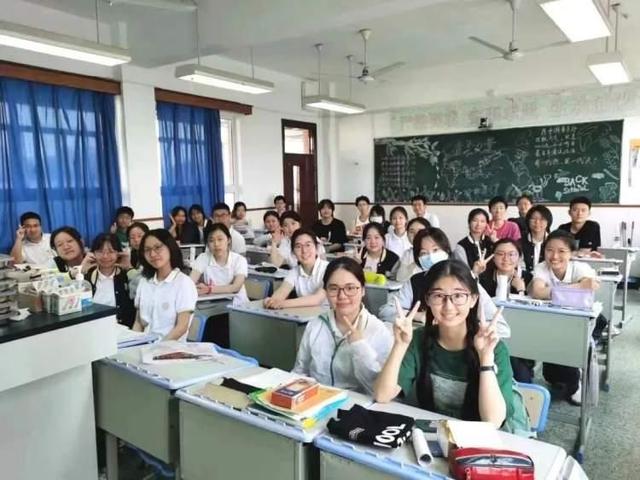 写给高考学姐学长的话简短，学弟学妹送祝福