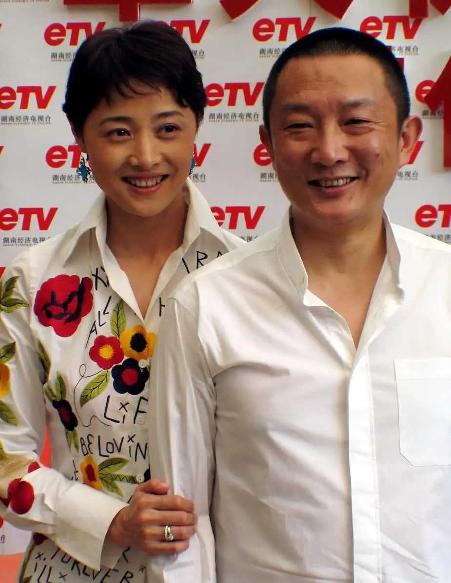 当时的刘琳,和张黎才分开几个月,然而说有失败婚姻不想结婚的张黎,却