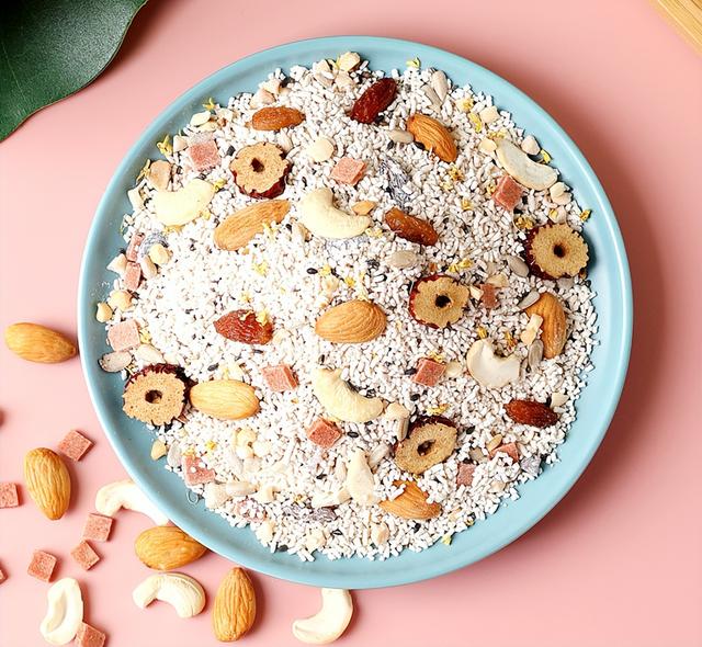 女人喝坚果藕粉的好处，坚果藕粉的功效与作用（建议女人：生活不要太节俭）