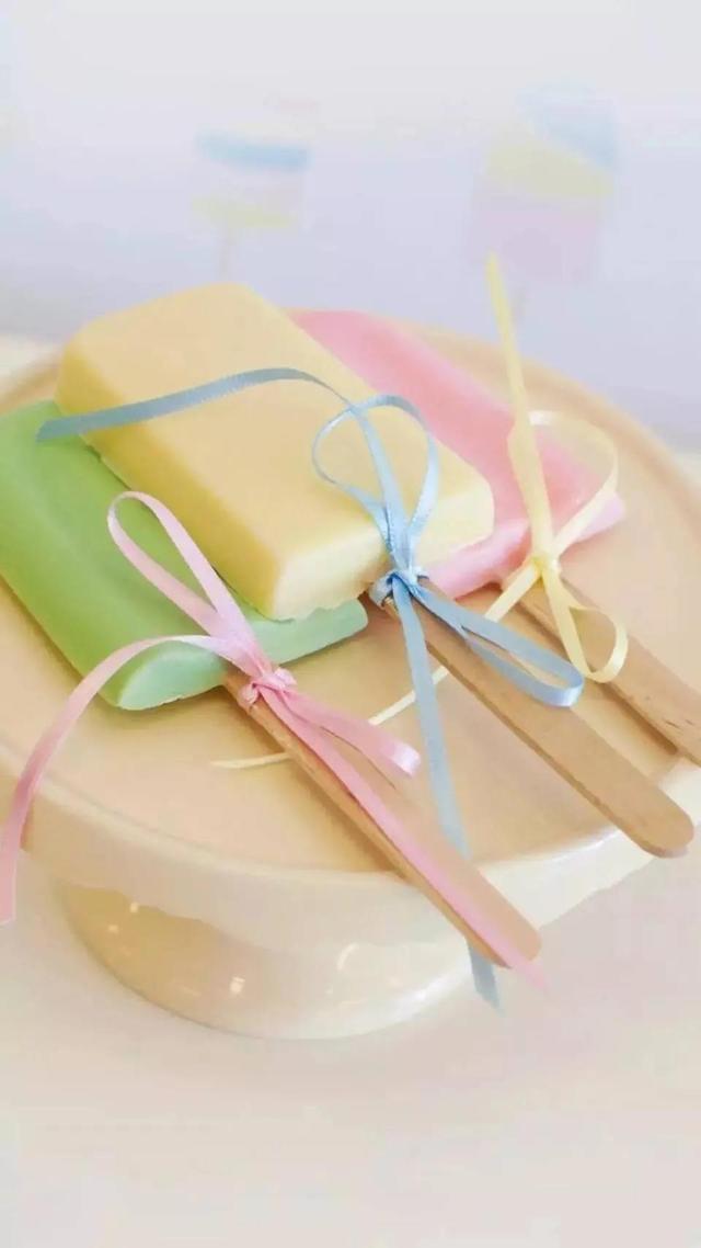 小清新好看的冰淇淋图片大全 夏天就是要来一支冰激凌吃的啊,小清新冰淇淋背景图(冰激凌壁纸:夏日炎炎) 小清新好看的冰淇淋图片大全 夏天就是要来一支冰激凌吃的啊,小清新冰淇淋背景图(冰激凌壁纸:夏日炎炎)