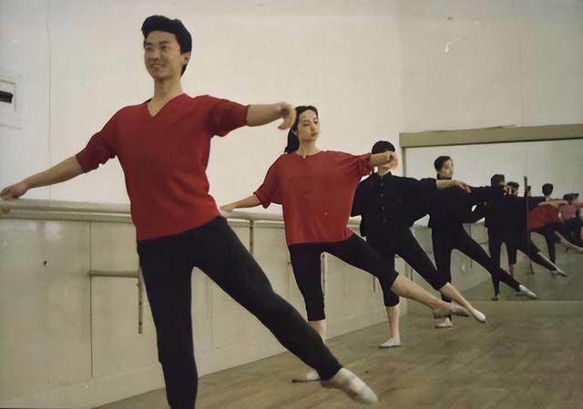 赵燕国彰年轻时，赵燕国彰：因《插翅难逃》走红