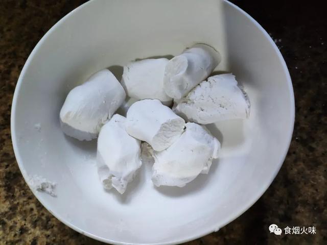 糯米粉和淀粉一样吗，淀粉和糯米粉一样吗（糯米粉用途还傻傻分不清）