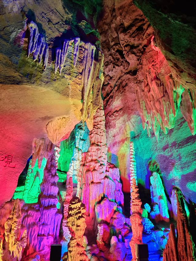 萤火虫水洞地下大峡谷导游讲解，——一位游客的游览纪实