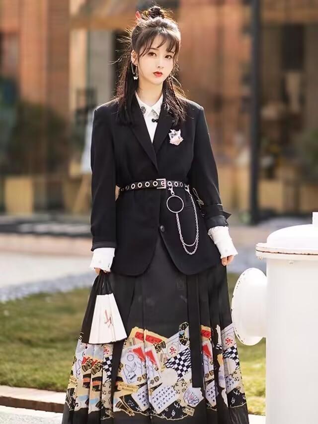 马面裙怎么穿才能不拖地(最近火了一种穿法叫"上面西装)