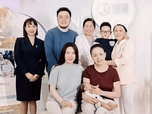 英达小儿子多少岁，英达次子被批啃老一无是处