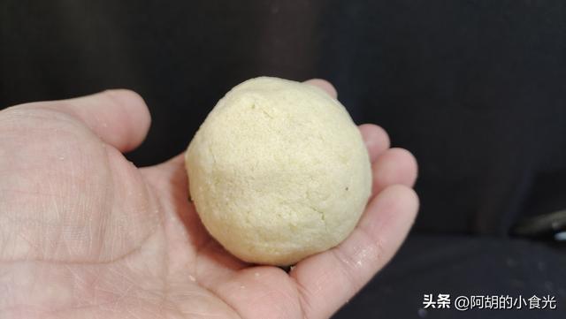 土豆包子馅怎么做好吃，土豆丝馅蒸包的做法（减肥者的“福音”）