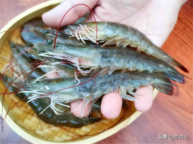 虾冷水煮还是热水煮，煮虾用冷水还是热水（热水煮和冷水煮差别不小）