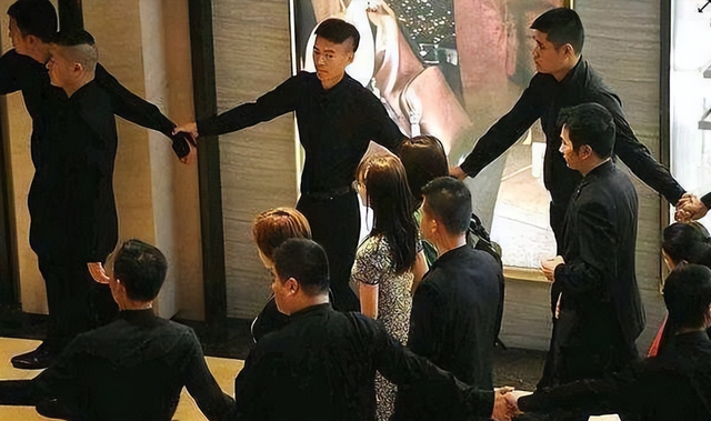 史上最尴尬的五位明星，这9位明星简直尴尬又可笑