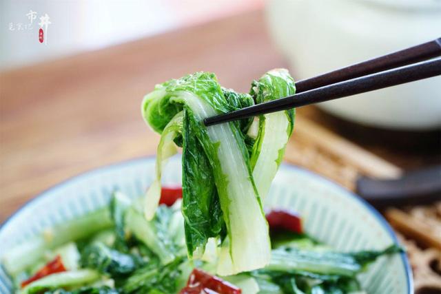 青菜怎么做好吃，水煮青菜怎么做好吃（记住家常简单做法）