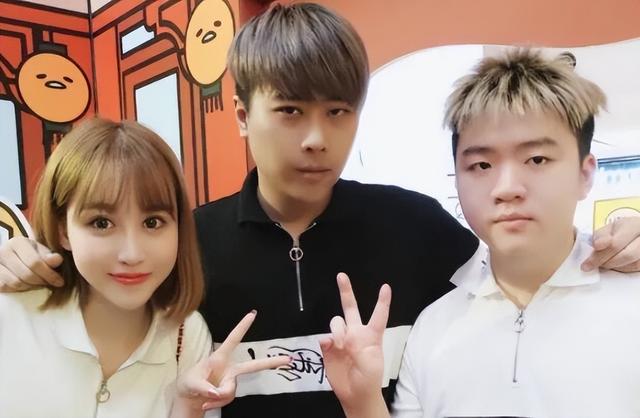 卢本伟为什么被全网封，卢本伟为什么被全网封禁（圈内人曝光他和女友分手）