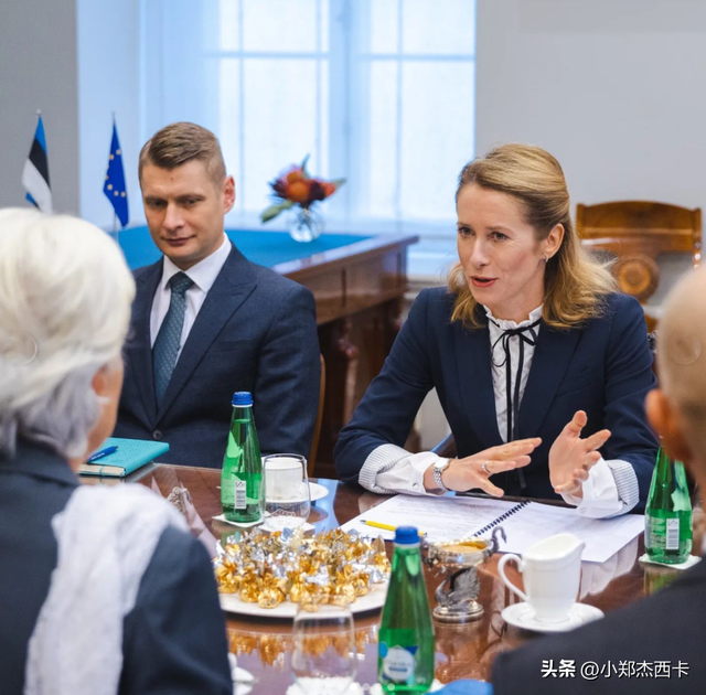 （她是世界首位女总理），（她是世界首位女总理（44岁当选史上第一位女总理）