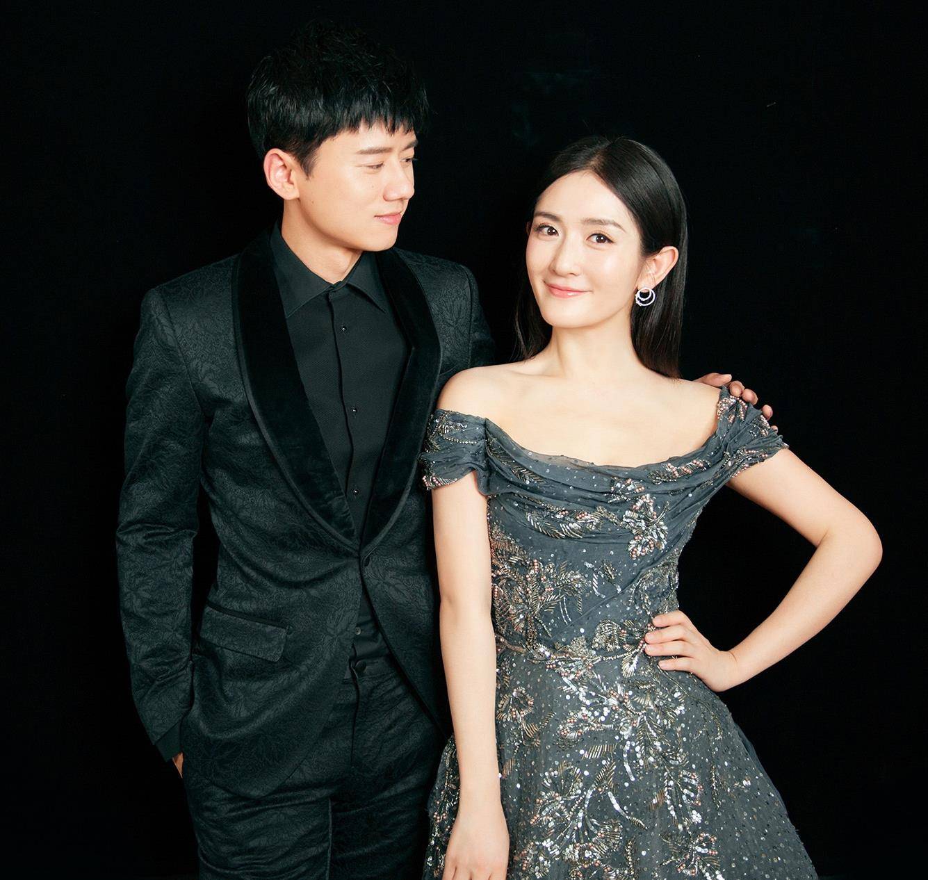 当年遇到张杰时,谢娜为保住"芒果一姐"的位置,正努力发展着主持事业.