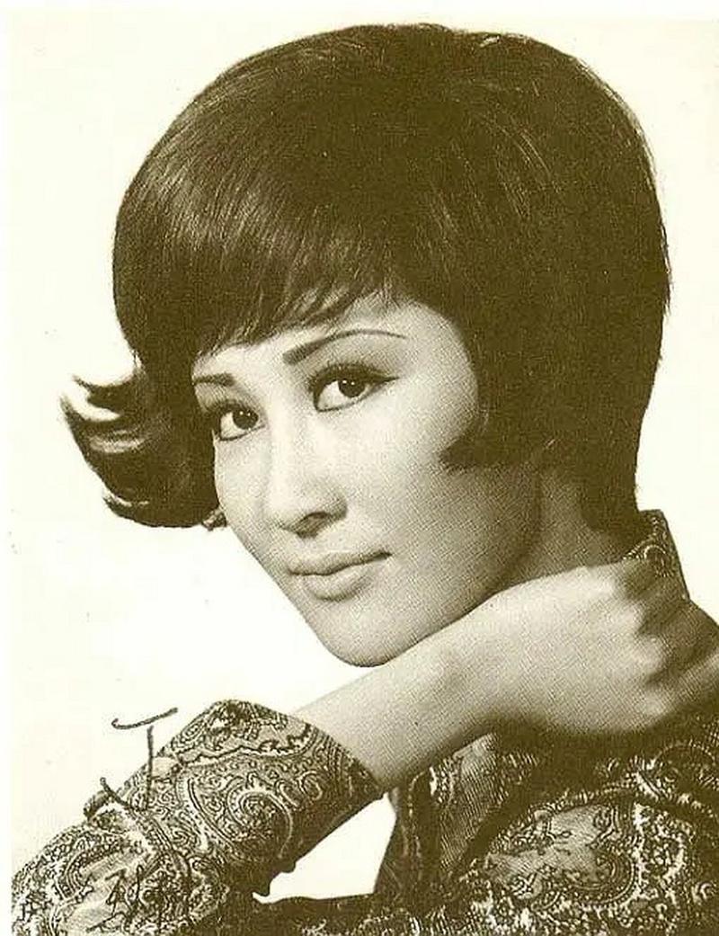 丁佩:情夫李小龙的离世,让她沉沦毒海,向华强的做法让人钦佩-