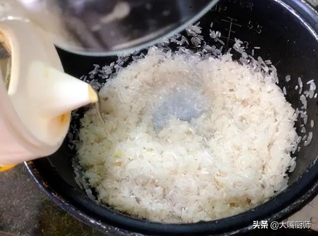 一斤米能蒸多少米饭，一斤米能煮多少碗饭（蒸米饭别只会加水）