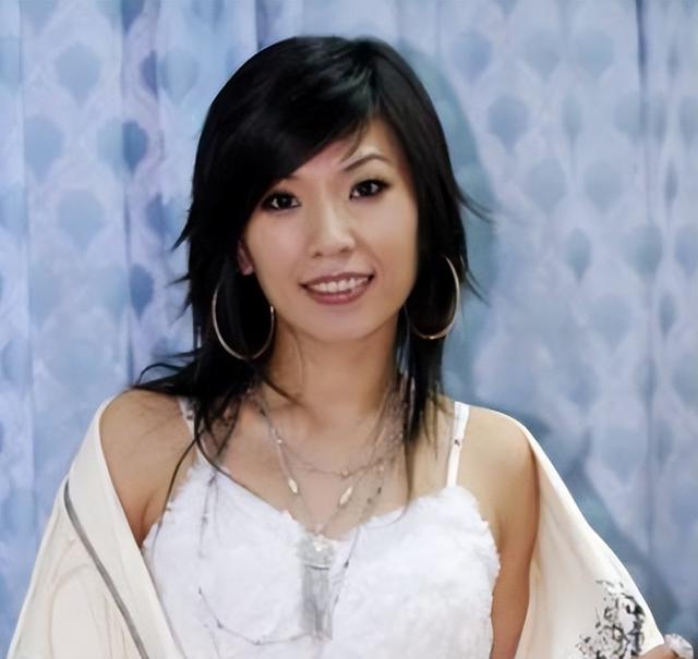 阿桑：从小寄人篱下，凭《一直很安静》走红，结婚前因癌症去世