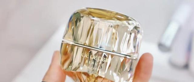 抗皱化妆品推荐，抗皱护肤品排行榜前十名（3款名副其实的宝藏“抗老面霜”）