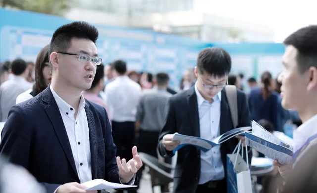 为什么越来越多人不入党，入党越来越难的原因是什么（为啥有多半学生挤不进去）