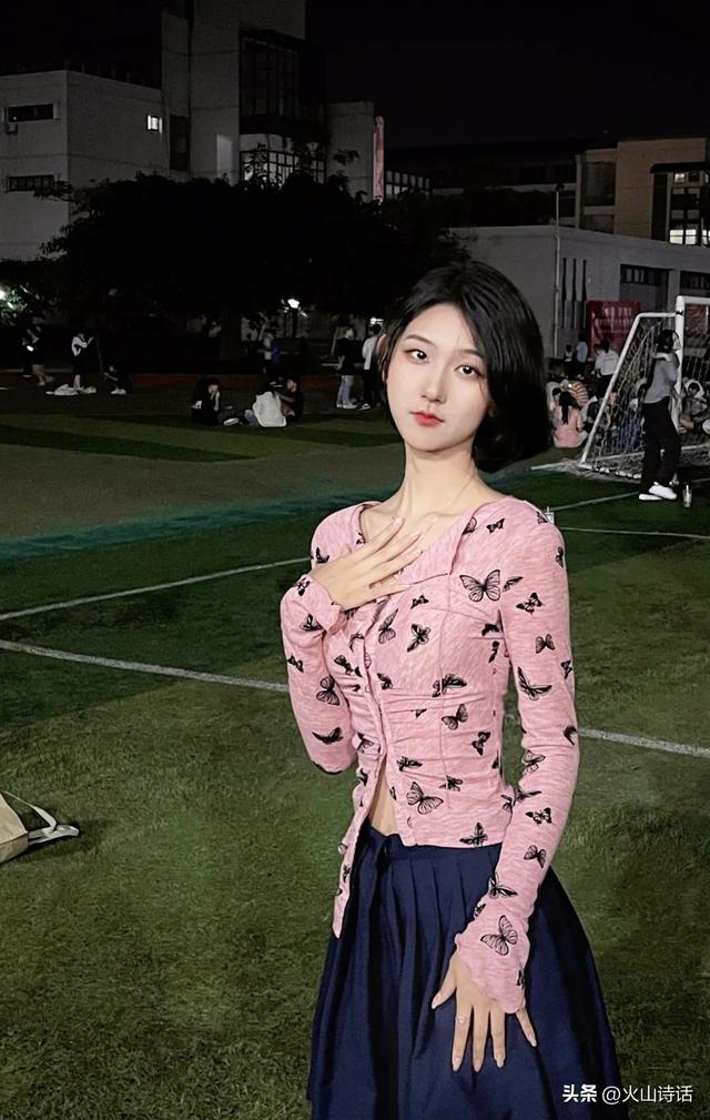 学院风裙子这么搭配秒变校园女神，学院风格裙子（还记得你的初恋吗）