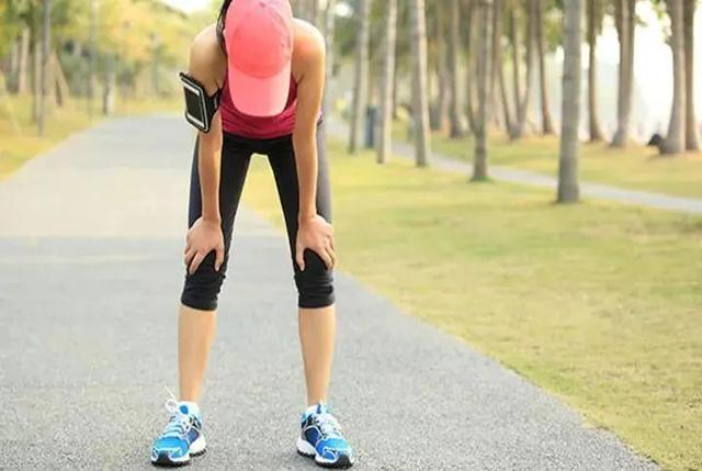 健身后比以前爱出汗了，坚持健身后爱出汗（运动后大量出汗、抽筋、胸闷、腹痛…你需要这样应对）