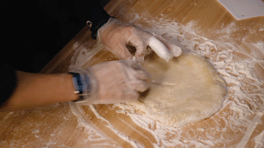 美贝怎么吐沙，2分钟花蛤快速吐沙子（洗白白盖上被子煮一煮）