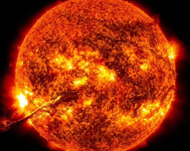 nasa观察太阳出现笑脸，NASA拍到神秘的“太阳微笑”