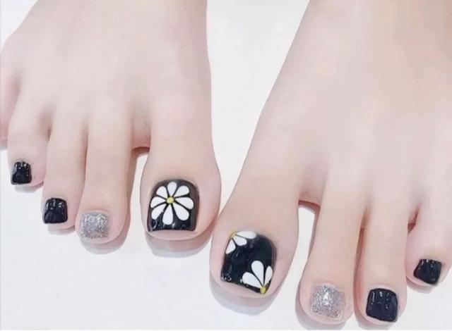 美甲脚趾方法步骤，脚趾甲美甲教程（脚趾甲美甲）
