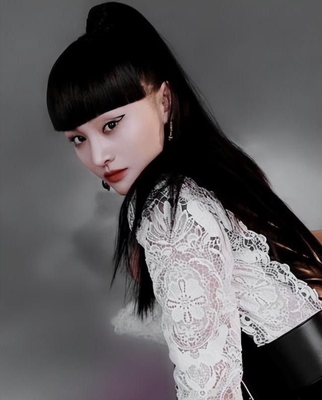 郑爽几岁今年多大年龄，郑爽几岁了（她被误伤超委屈）