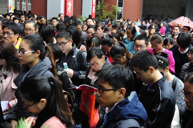 政治学类专业是什么，政治学属于哪个专业（盘点最容易考公务员的6个专业）