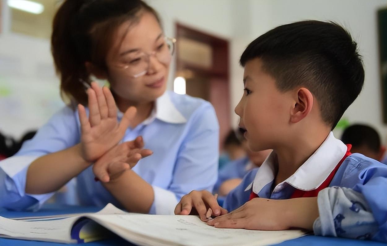 中小学教师（中小学教师队伍迎来调整）