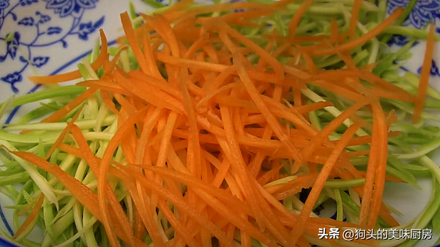 用平底锅做的鸡蛋卷为什么不脆，为什么自己做的鸡蛋卷不脆（孩子点名要吃的菜卷）