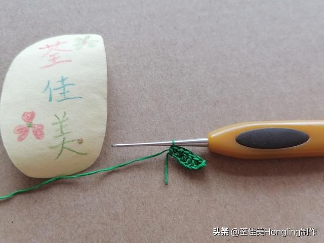 钩针编织小花朵，钩针编织花朵简单易学（新手半个小时就可以钩出来送给自己）