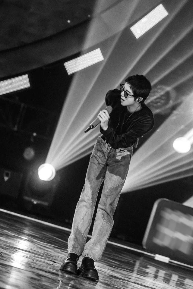 张杰谢娜跨年唱歌，2023跨年晚会彩排路透