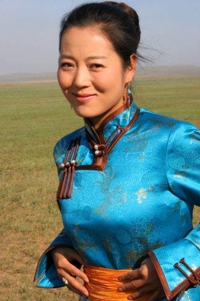 王茜华:分手后心有不甘,千里追夫挽回爱情,43岁高龄生子获幸福