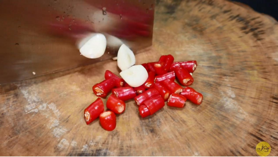 黄瓜炒肉怎么做，肉片炒黄瓜怎么做好吃（技巧和秘诀都教给你）