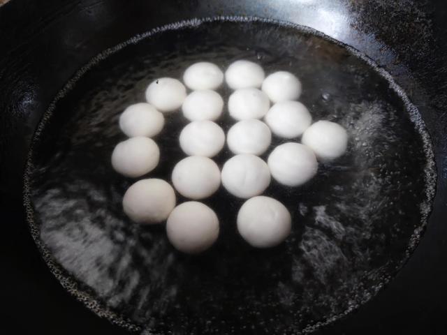 炸元宵的正确做法，炸元宵的正确做法视频（炸出的汤圆零失败还不嘣油）