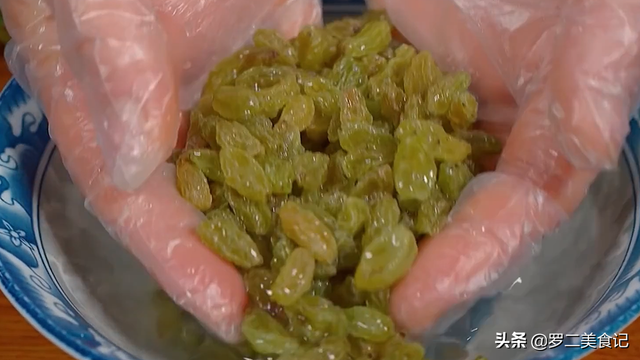 粉色蒸蛋糕的做法，粉色蛋糕怎么做（出锅松软又香甜）